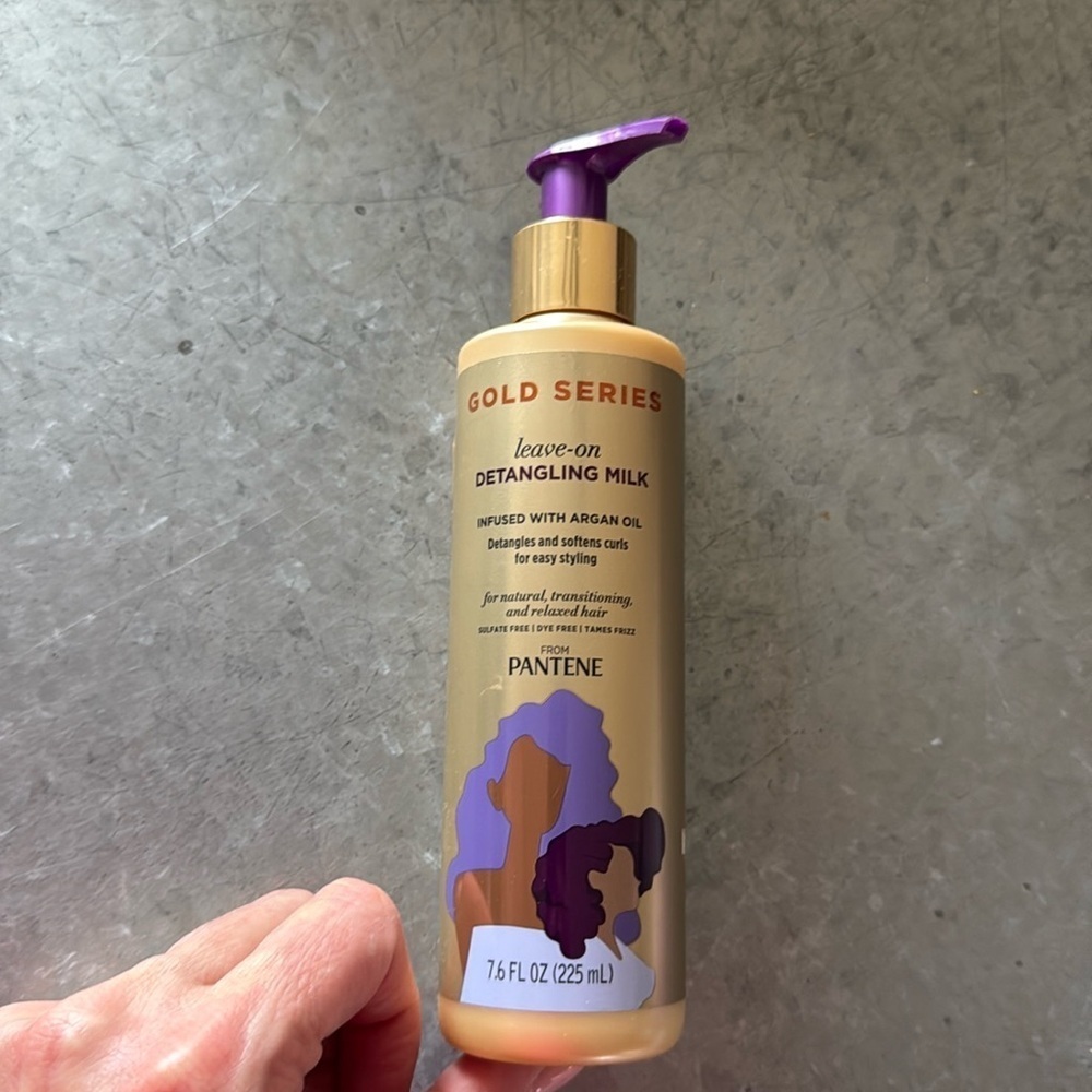 Leave on detangling milk infuse with arguing oil